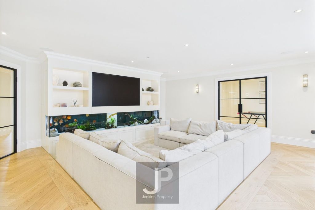 Property photo 3 of 44 Cam01632G0-Pr0211-Still003.Jpg