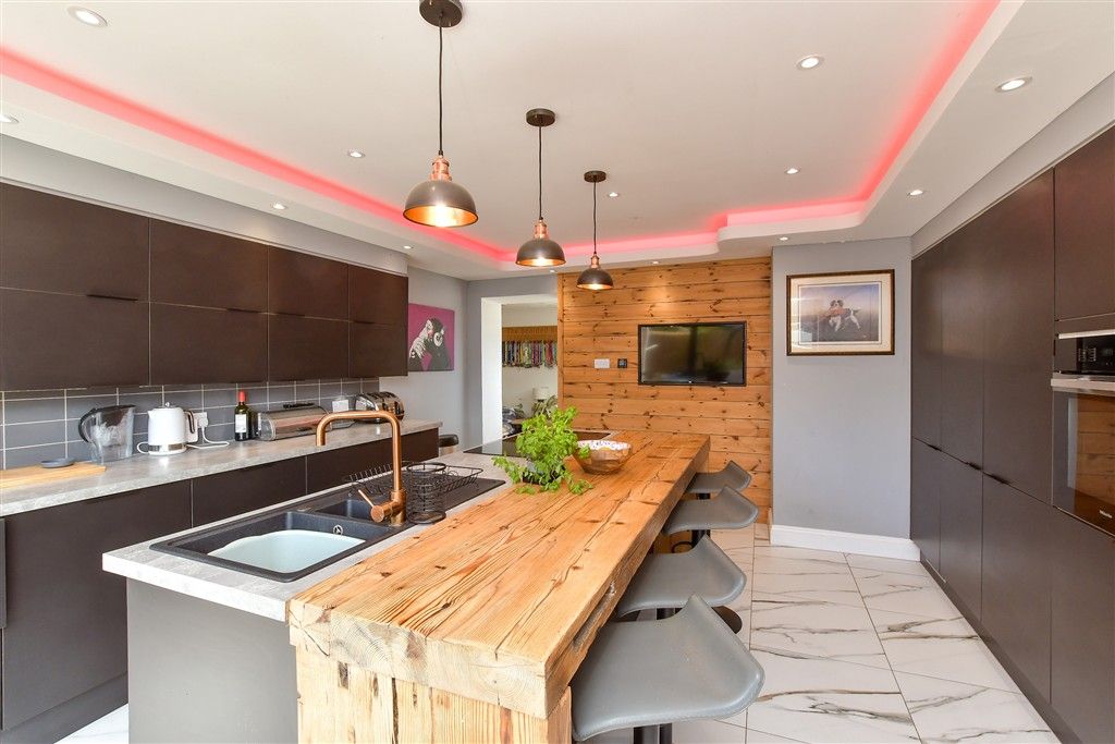 Property photo 3 of 12 Kitchen/ Breakfast Room