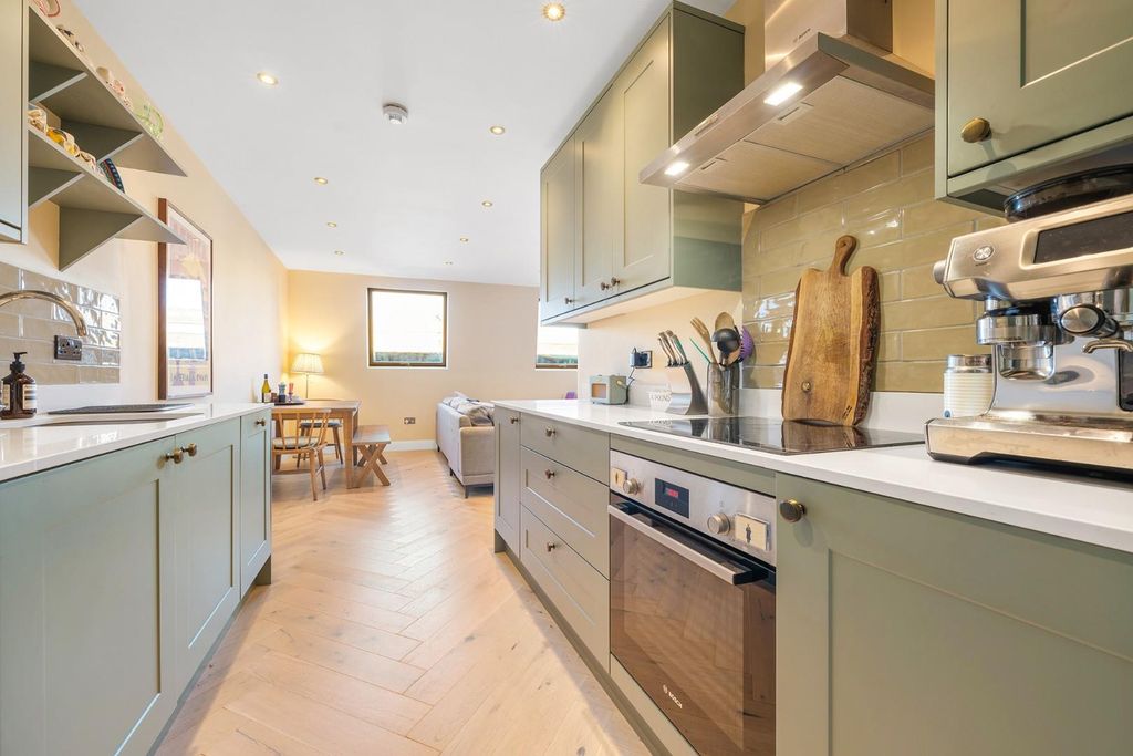 Property photo 3 of 14 Kitchen (2).Jpg