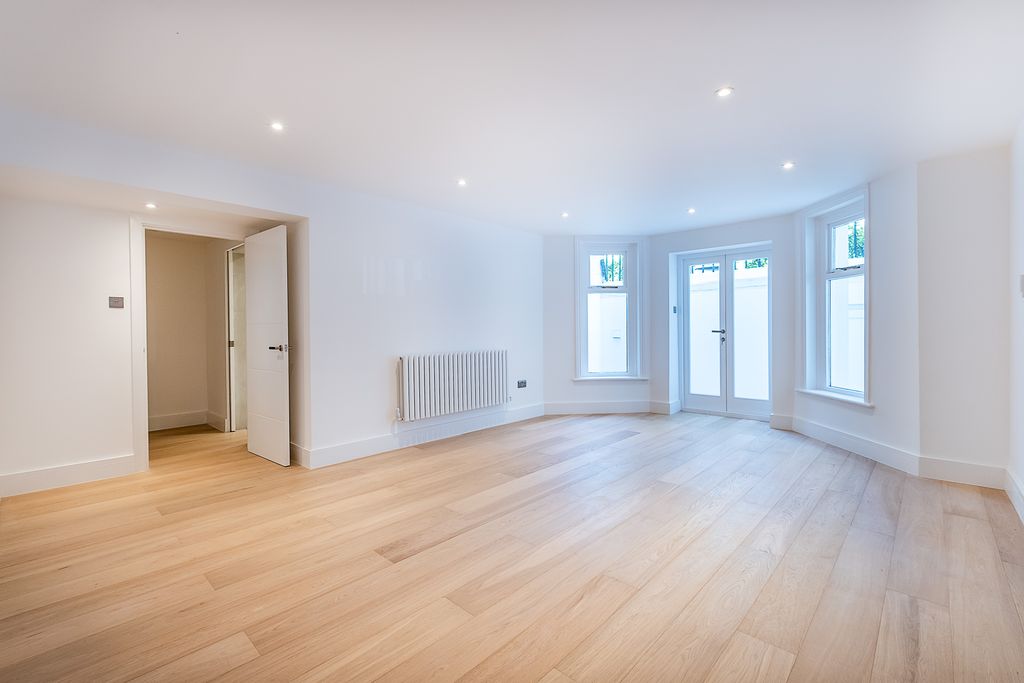 Property photo 1 of 18 Bedroom