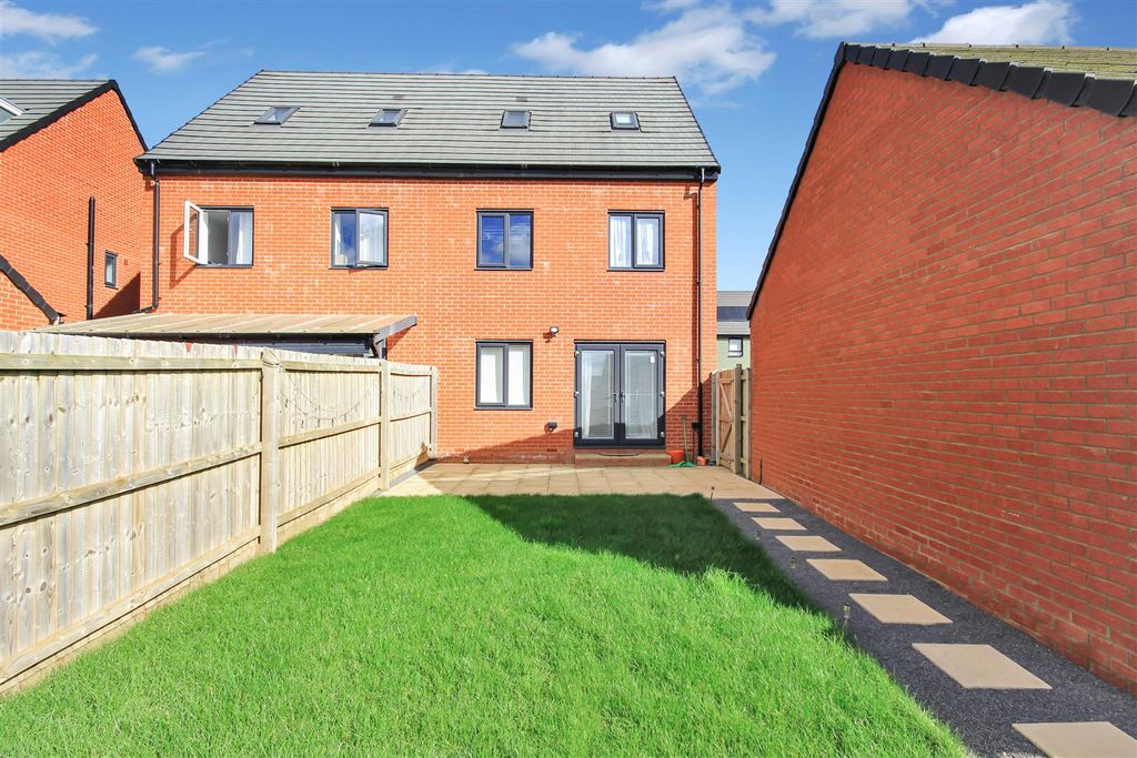 Property photo 3 of 18 Garden 2.Jpg