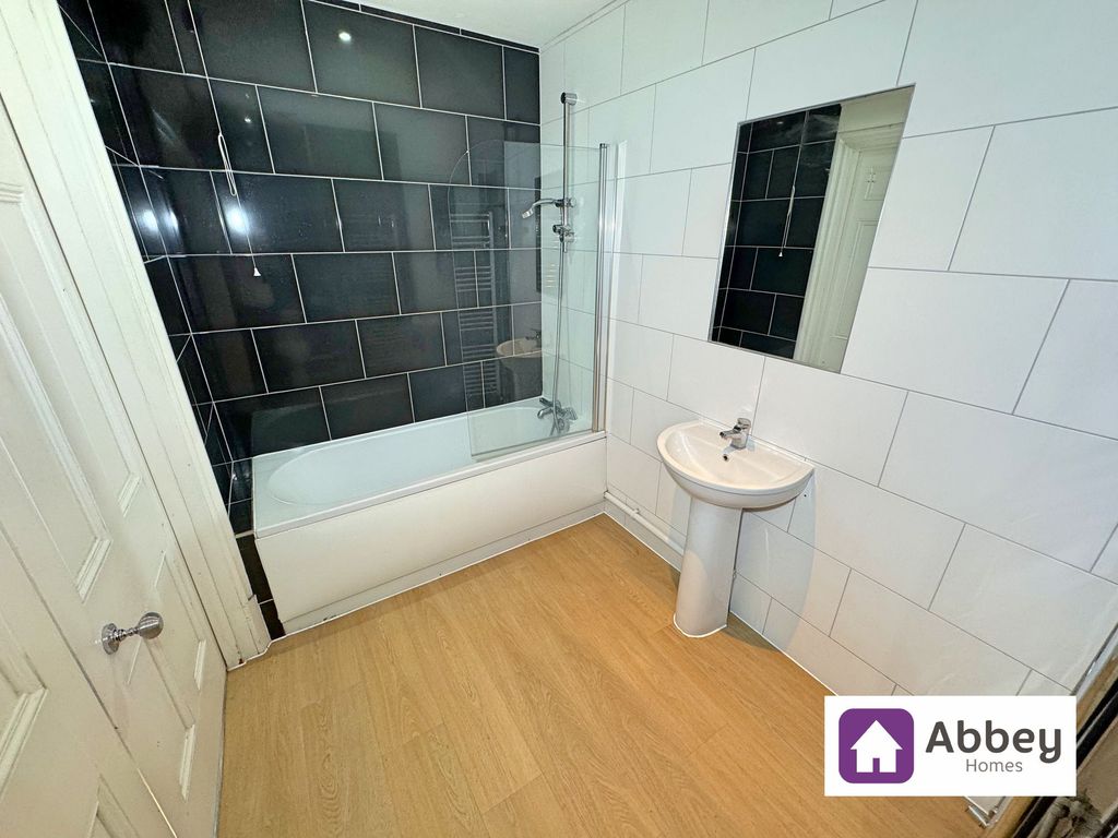 Property photo 3 of 17 Ensuite Bathroom