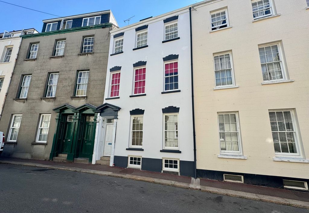 1 bed flat to rentFlat 2 14 Duhamel Place, St Helier JE2