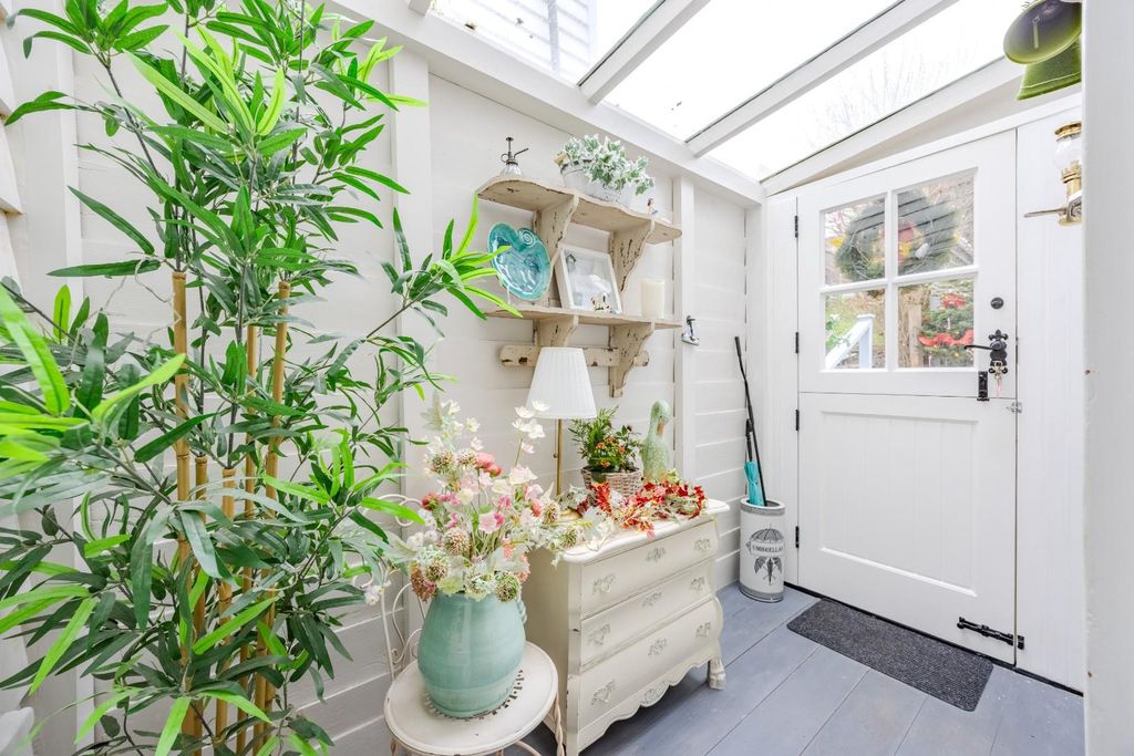 Property photo 3 of 26 Entrance