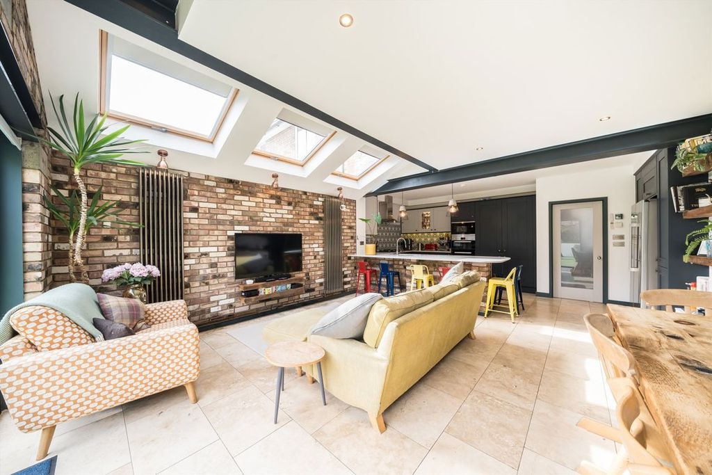 Property photo 3 of 14