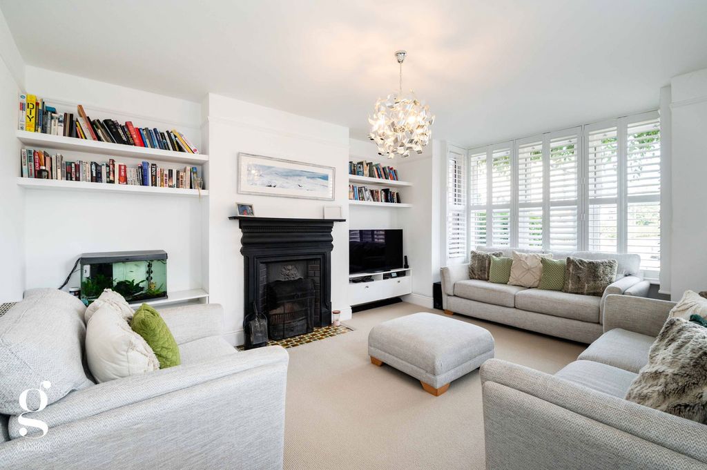 Property photo 2 of 53