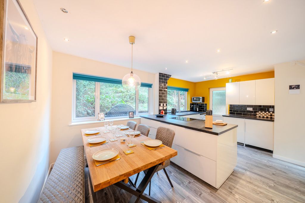 Property photo 2 of 24