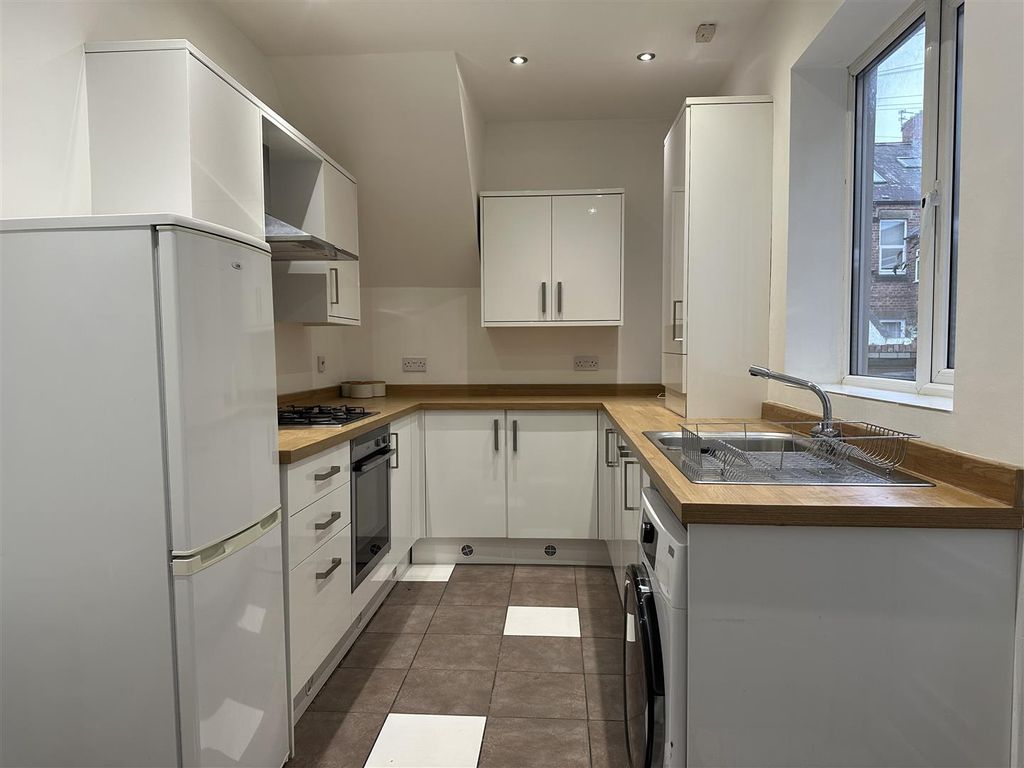 Property photo 1 of 8 Kitchen.Jpg