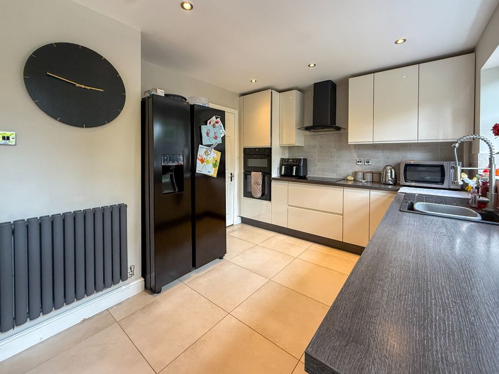 Property photo 3 of 31 4352665