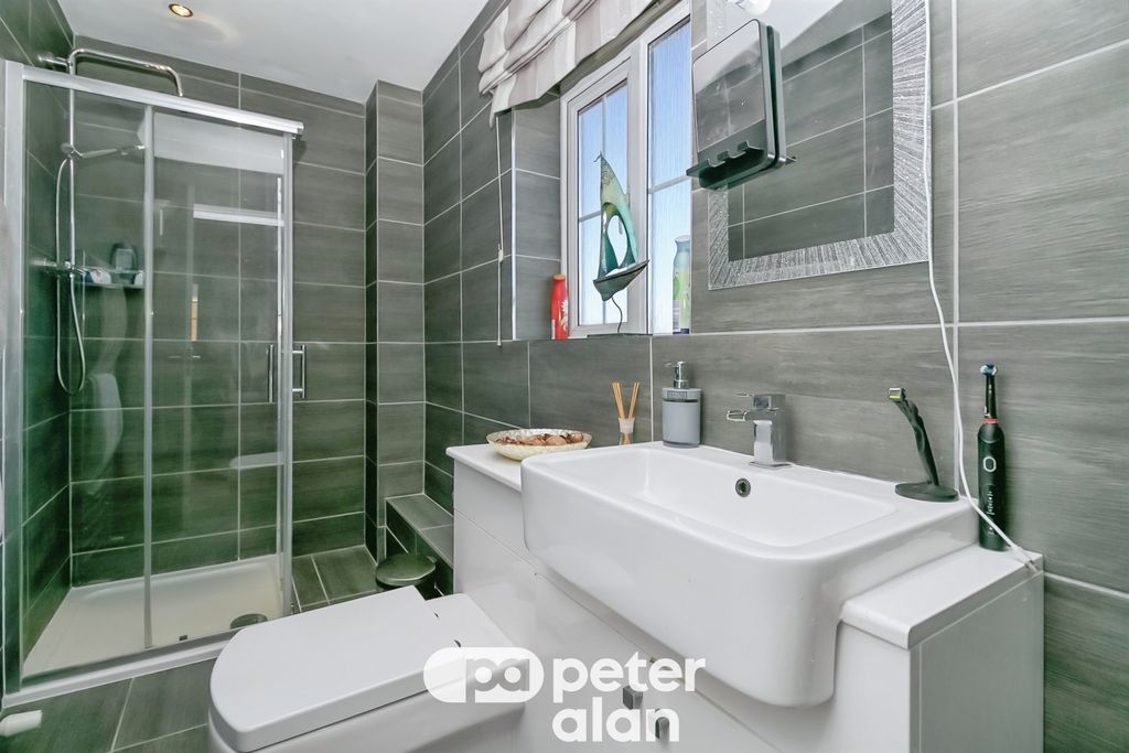 Property photo 3 of 26