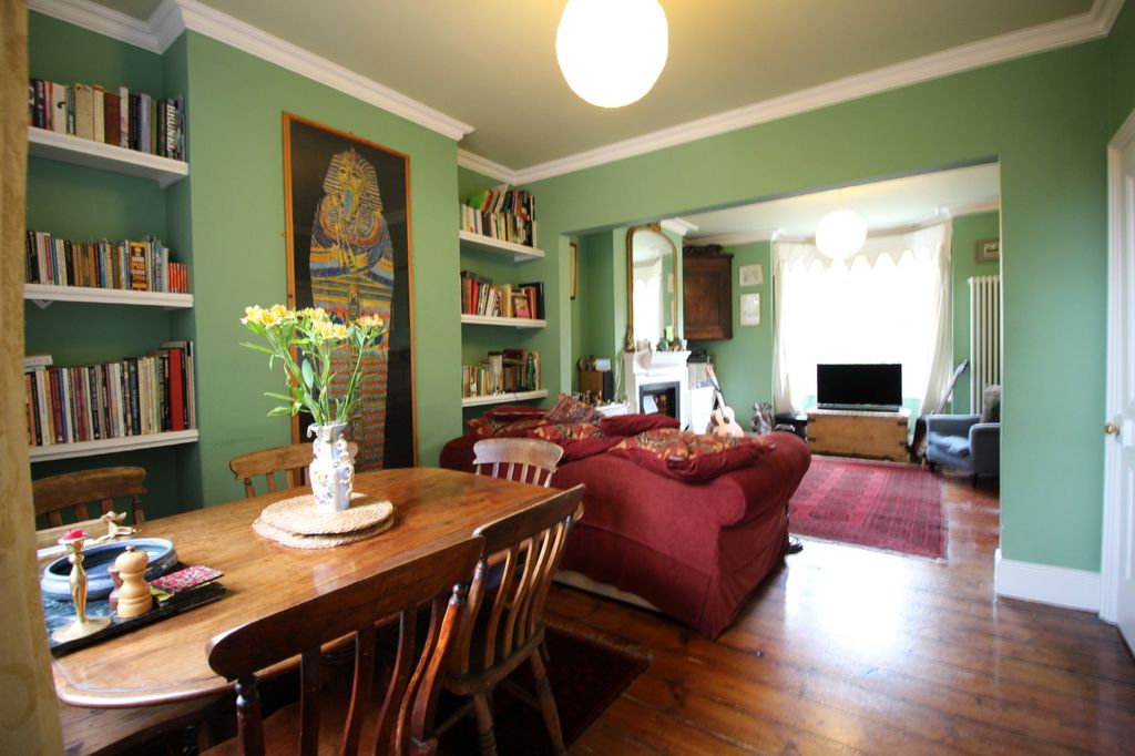 Property photo 2 of 8 Image