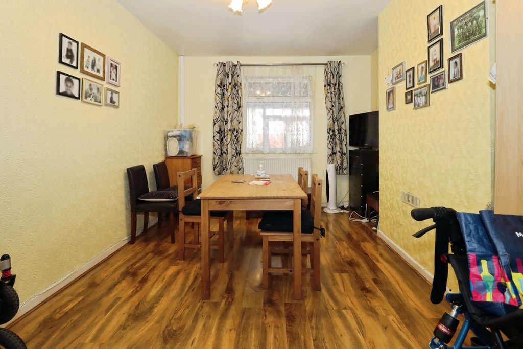 Property photo 3 of 17 Pbox-Img.Jpg