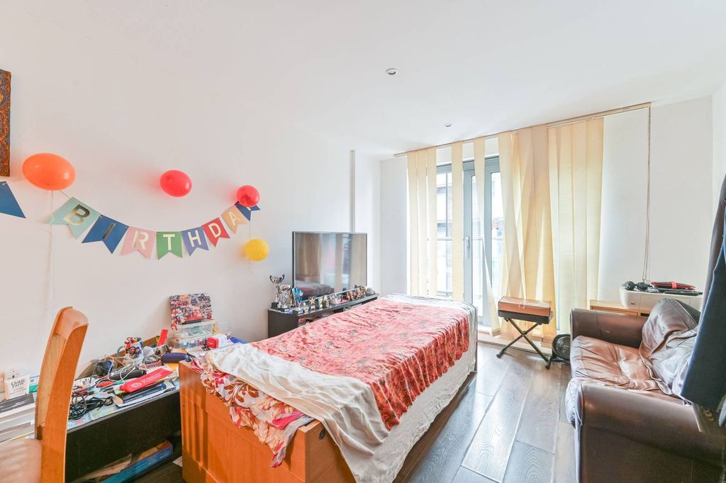 Property photo 3 of 6