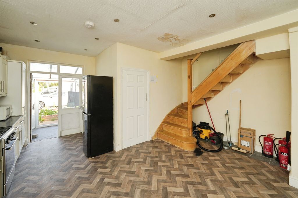 Property photo 2 of 26