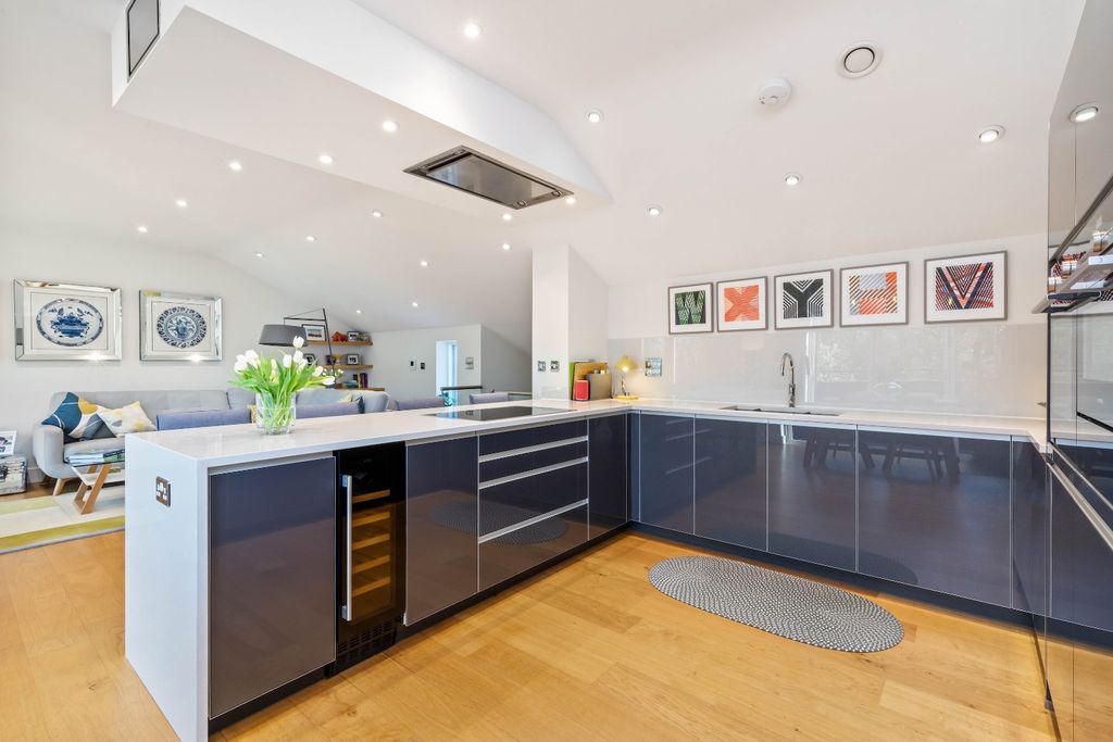 Property photo 3 of 24 4979144