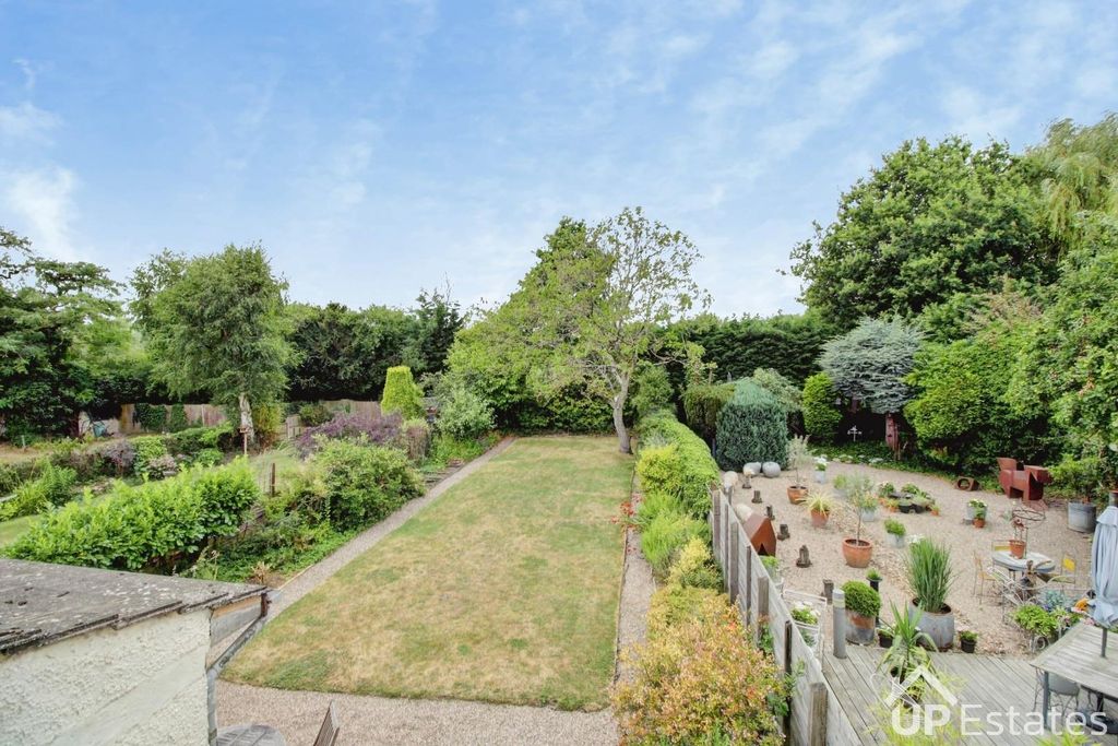 Property photo 2 of 27
