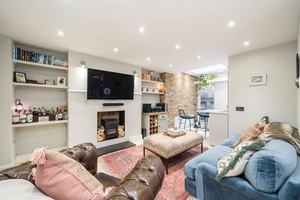 Property photo 2 of 8