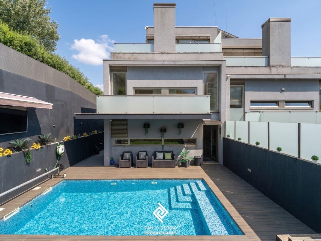 Property photo 1 of 29 T4 Home In Valadares | Pool | Fully Furnished And Equipped