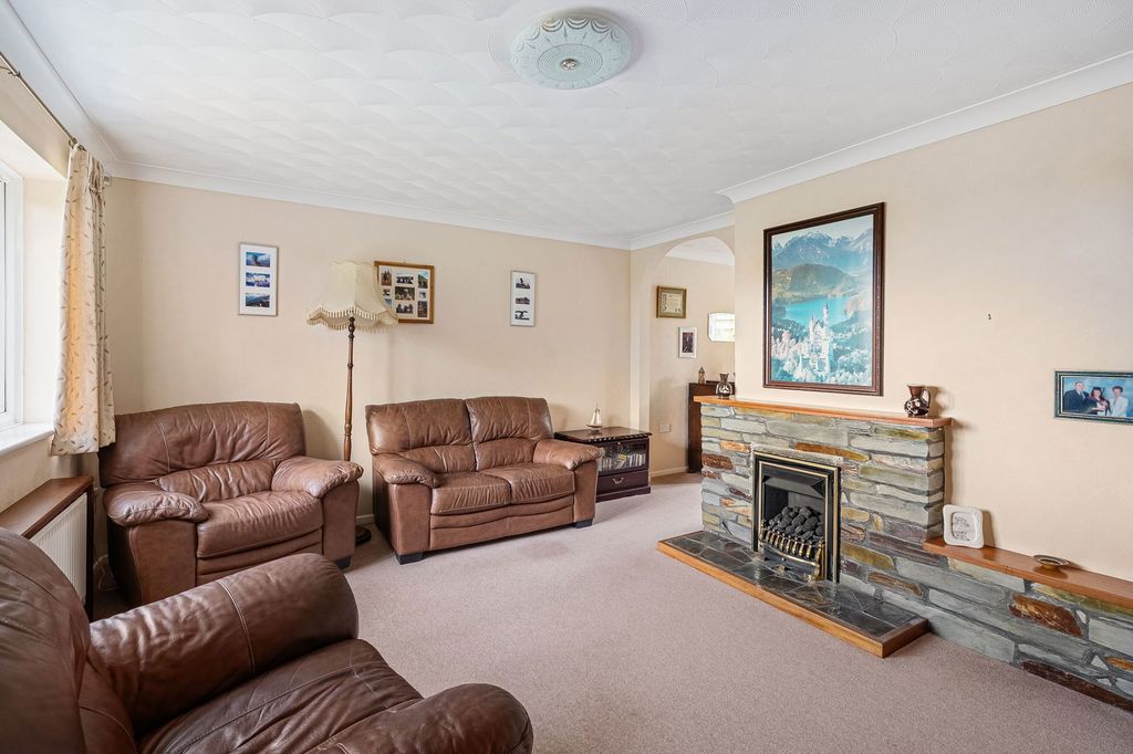 Property photo 3 of 27