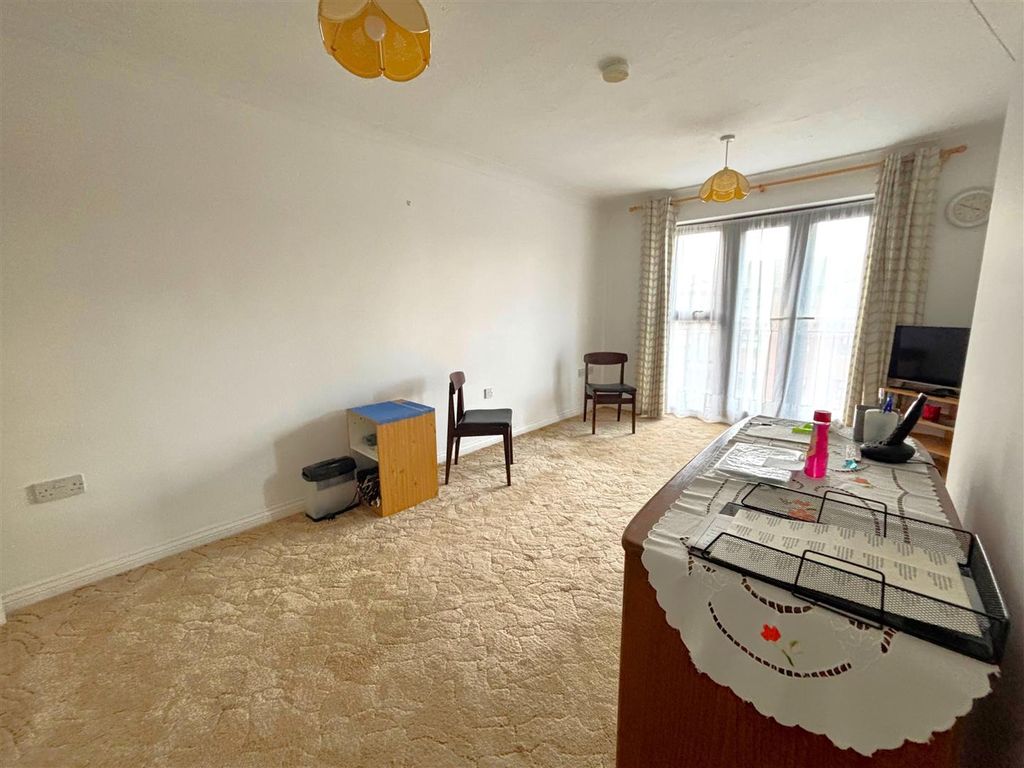 Property photo 2 of 10 Living