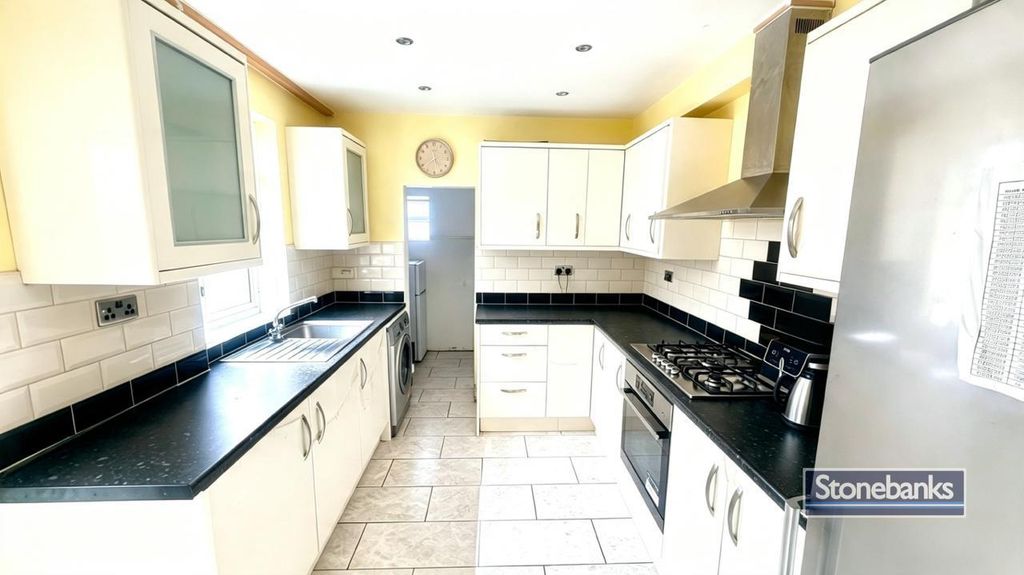 Property photo 3 of 10 Kitchen.Jpeg
