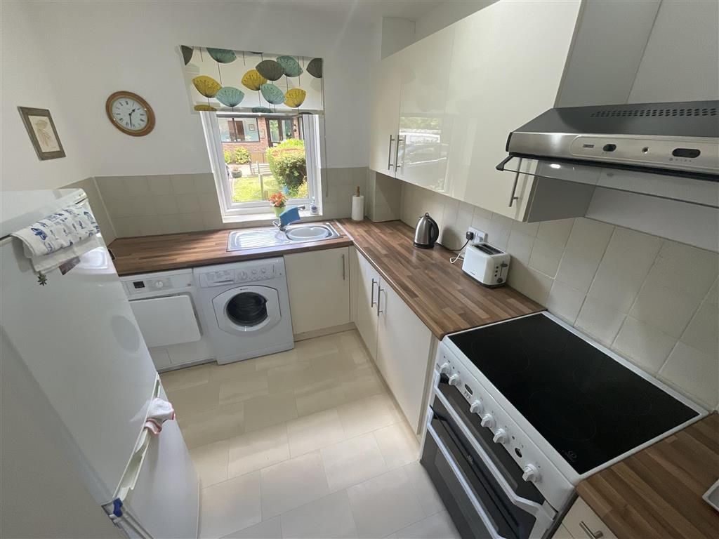 Property photo 3 of 6 Kitchen