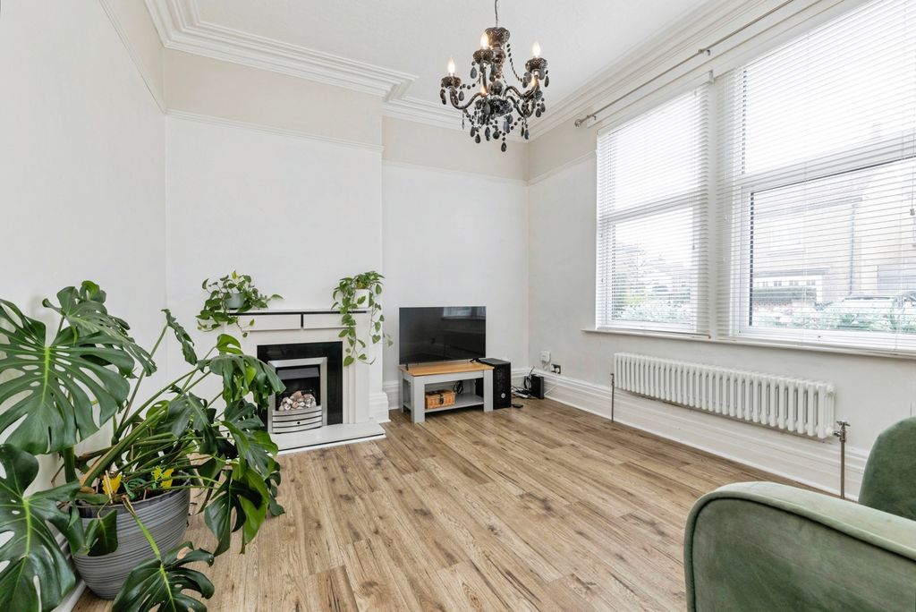 Property photo 3 of 19 Pbox-Img.Jpg