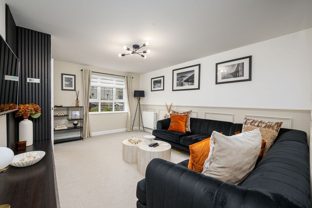 Property photo 3 of 25 Lounge