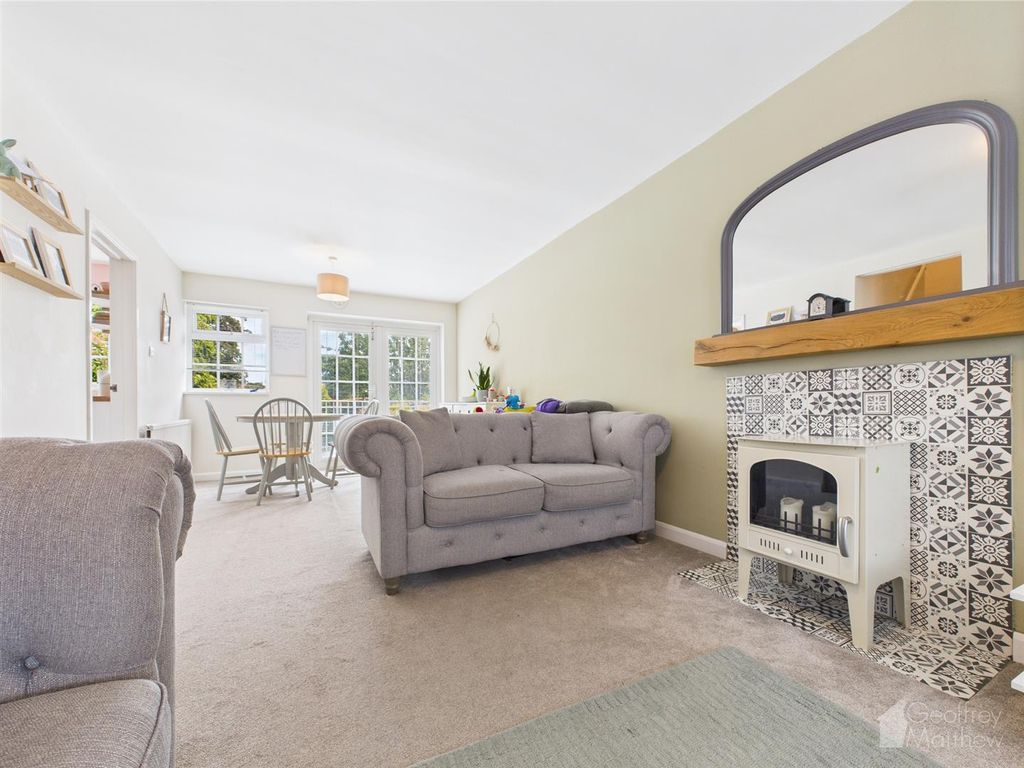 Property photo 2 of 21