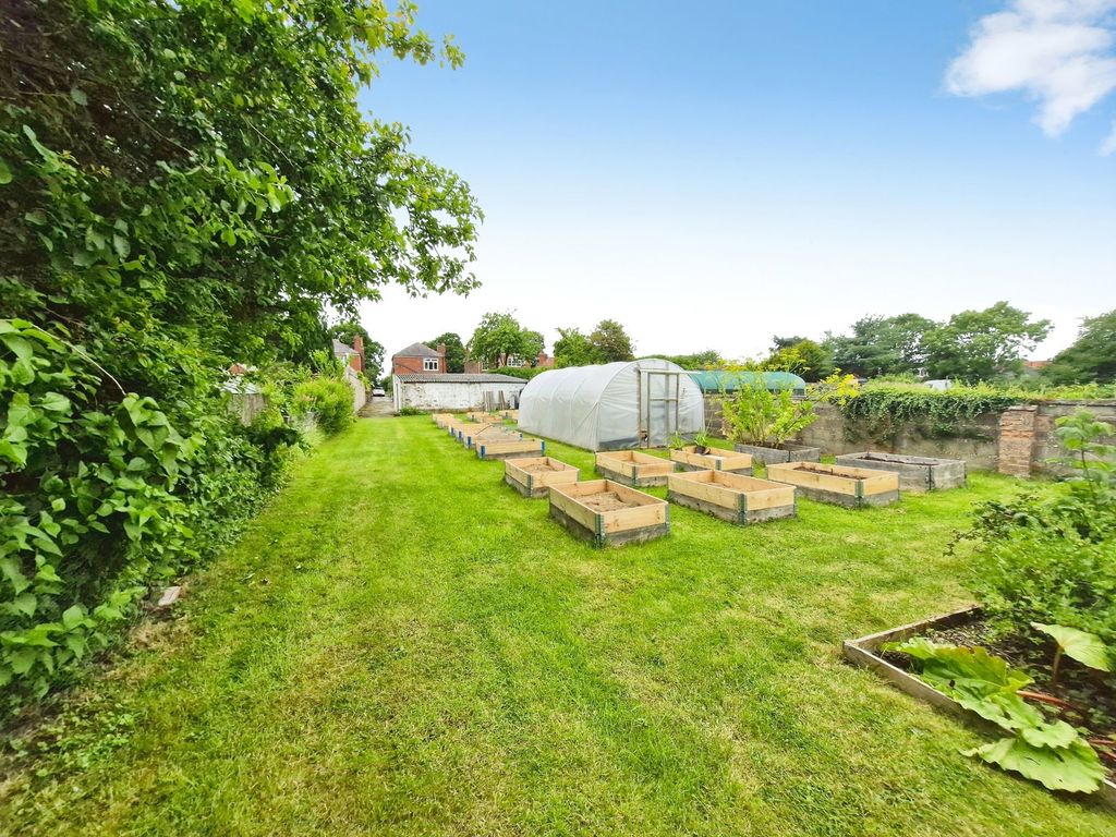 Property photo 3 of 23