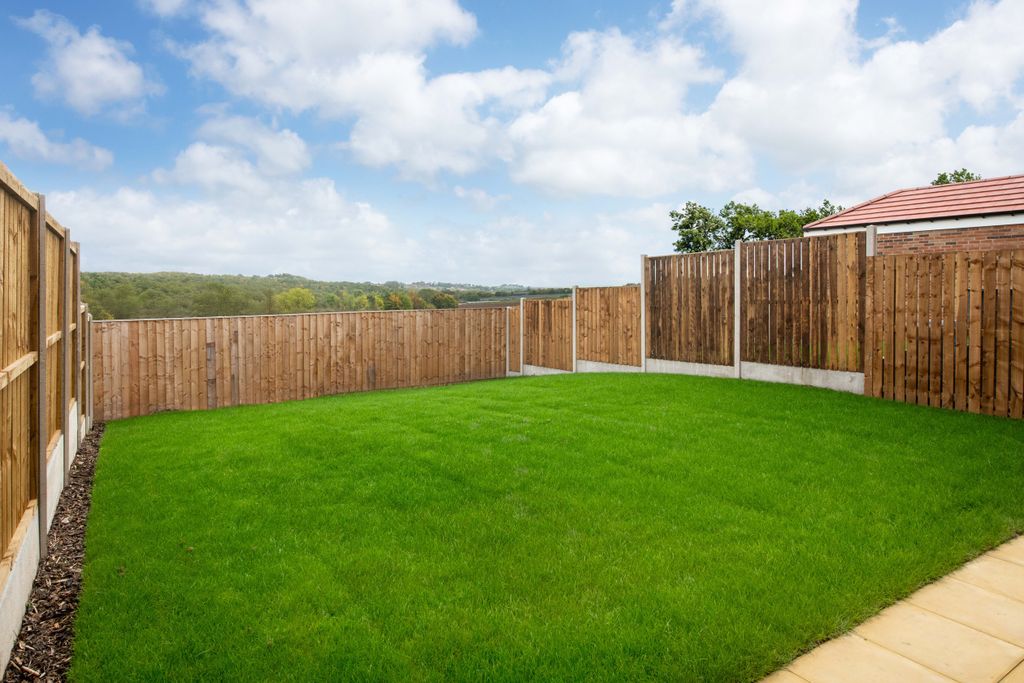 Property photo 2 of 8 Eckington Garden