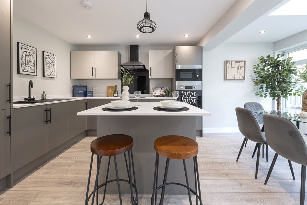 Property photo 1 of 33 Dining Kitchen