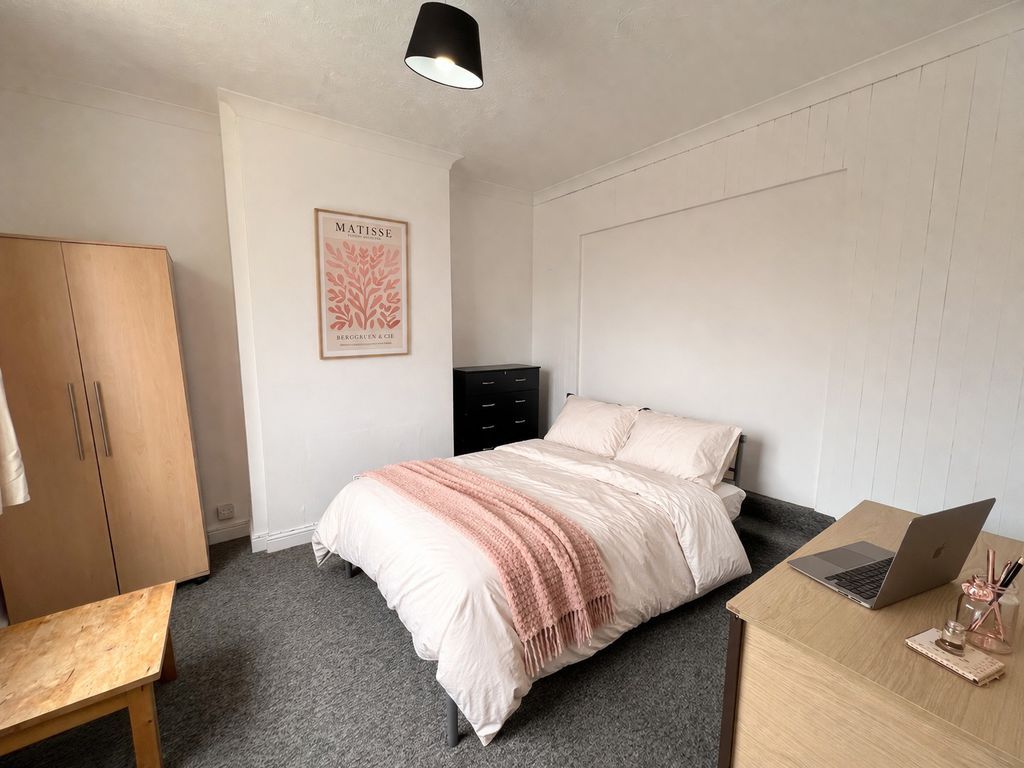 Property photo 2 of 9 Photo 6