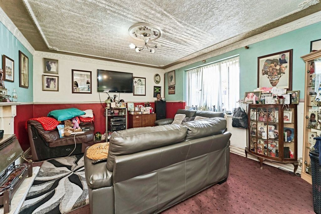 Property photo 3 of 16