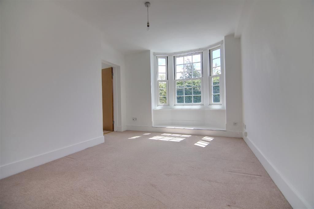 Property photo 2 of 8 Lounge