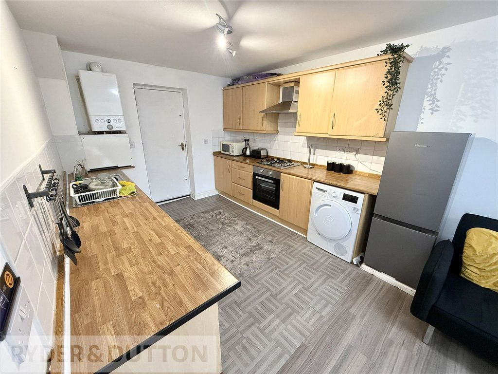 Property photo 3 of 20 Kitchen