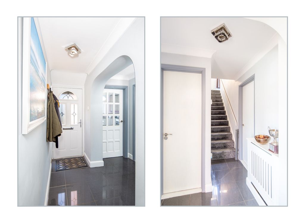 Property photo 3 of 25 Entrance Hall