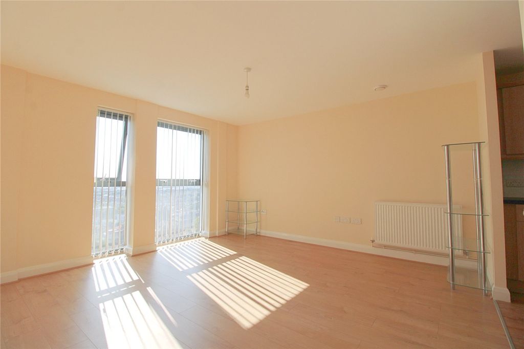 Property photo 2 of 9 Picture No. 14