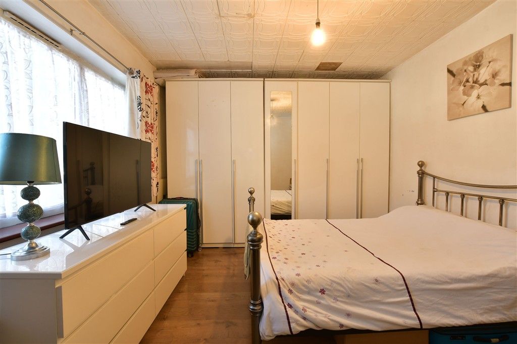 Property photo 1 of 7 Bedroom 1