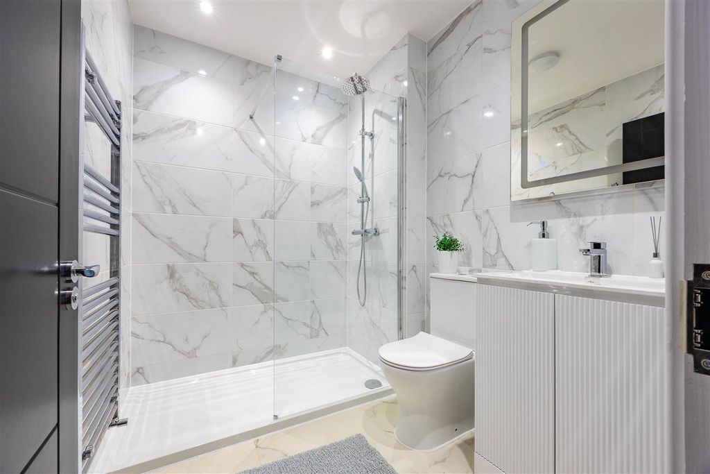 Additional image 4 of 1 bed flat for saleLondon Road, Hadleigh, Benfleet SS7