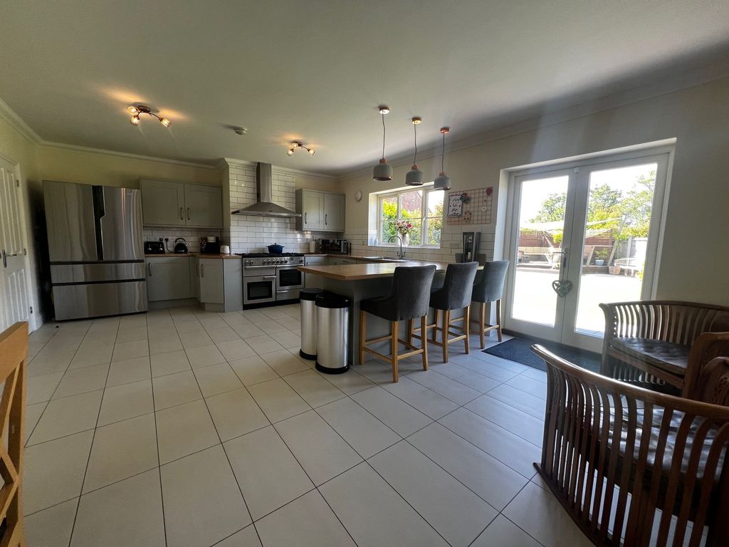 Property photo 2 of 22
