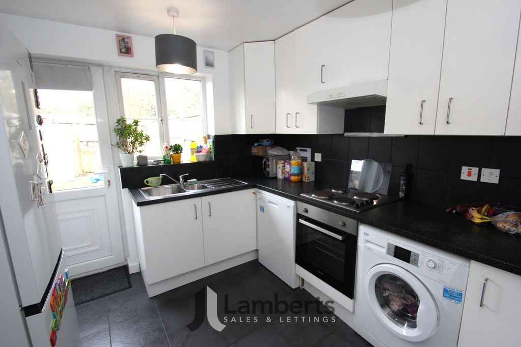 Property photo 2 of 20 Kitchen