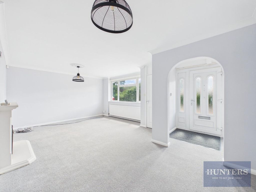 Property photo 3 of 17 Sitting Room