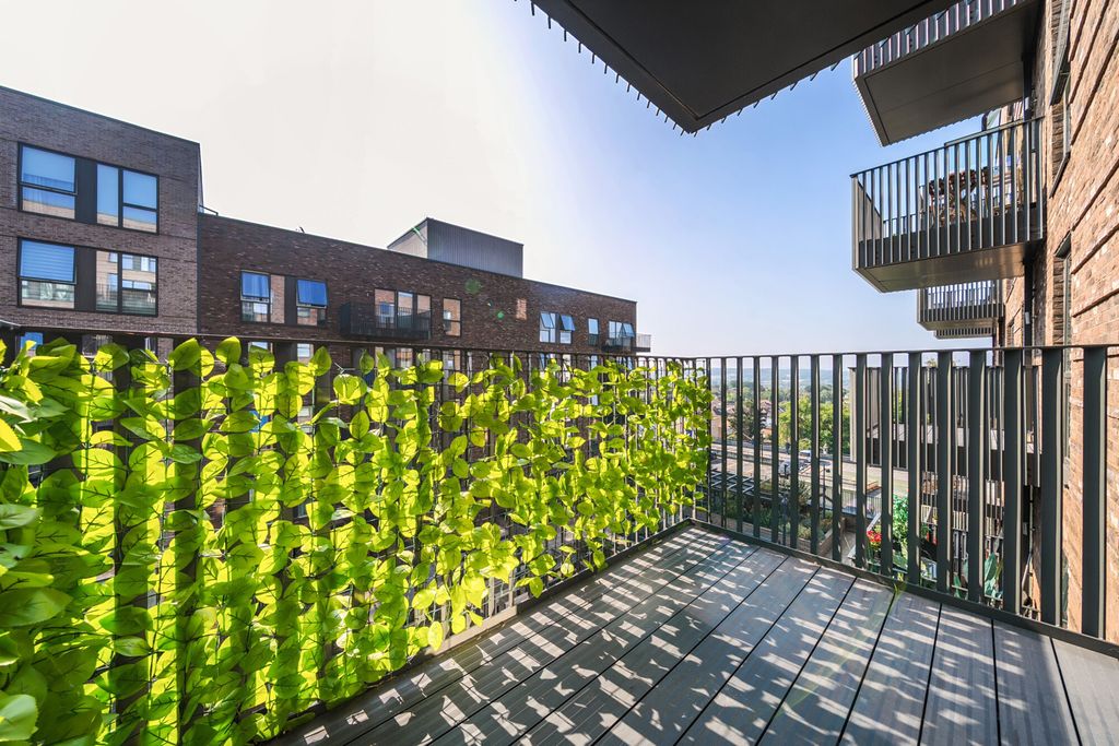 Property photo 1 of 17 Balcony