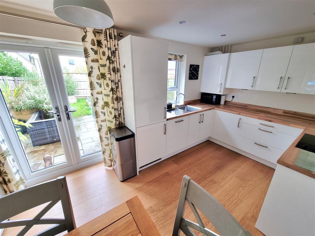 Property photo 2 of 19 Kitchen &amp; Dining.Jpg