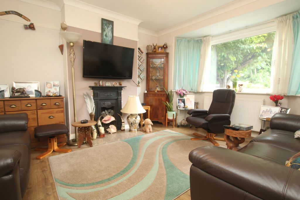 Property photo 2 of 18 Living Room