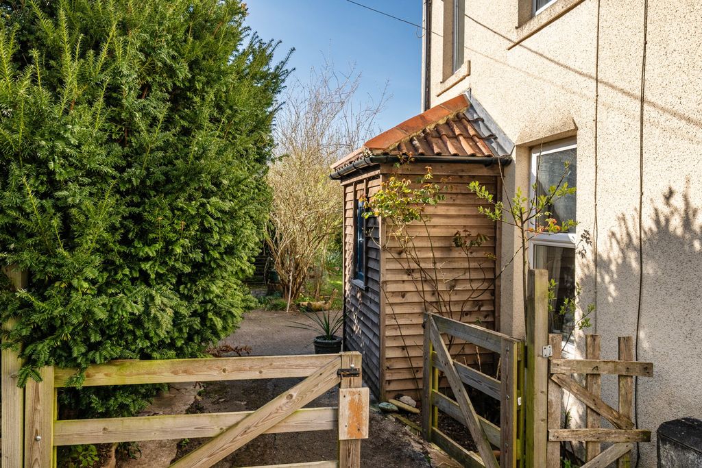 Property photo 2 of 23