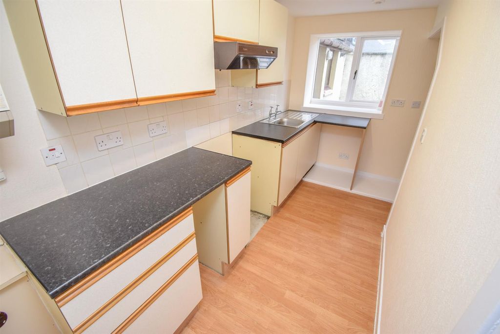 Property photo 3 of 18 Kitchen.Jpg