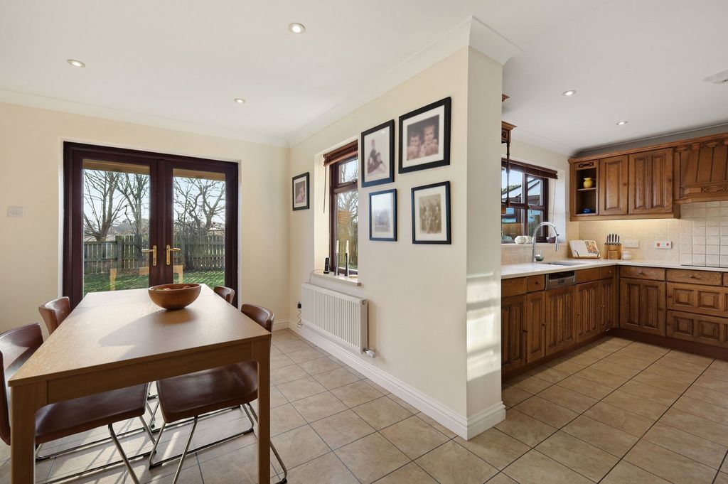 Property photo 3 of 25