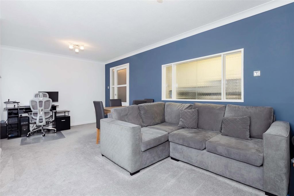 Property photo 2 of 7 Langham Court_7.Jpg